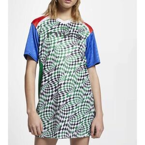 NWOT Nike Jersey Retro Geometric Activewear With Swoosh Women’s Dress Small